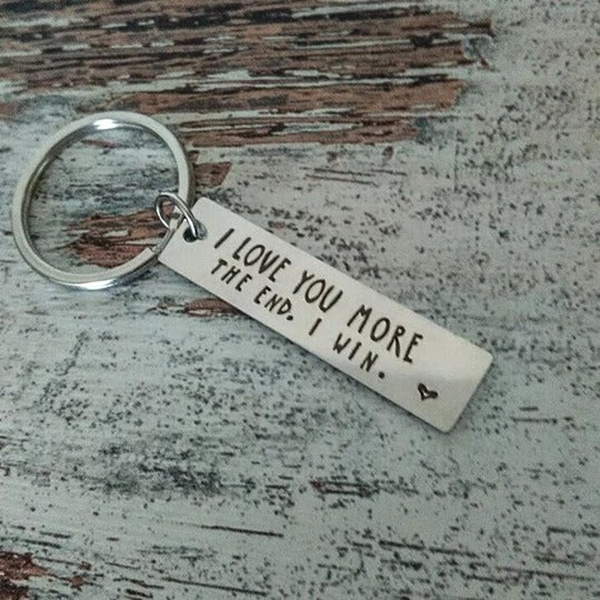 Lieve & Grappige Sleutelhanger "I love you more"