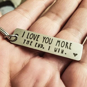 Lieve & Grappige Sleutelhanger "I love you more"