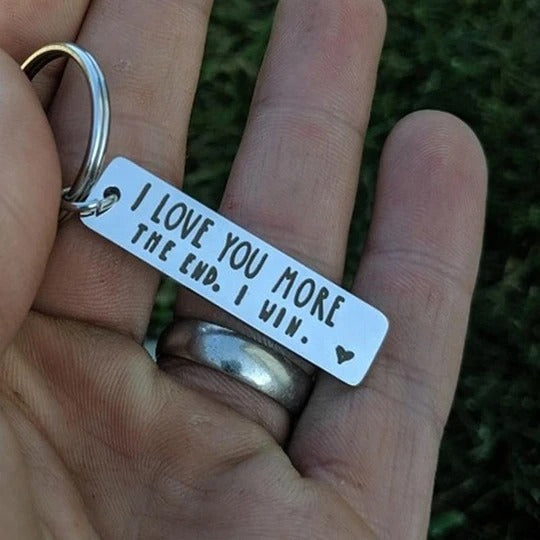 Lieve & Grappige Sleutelhanger "I love you more"