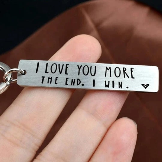 Lieve & Grappige Sleutelhanger "I love you more"