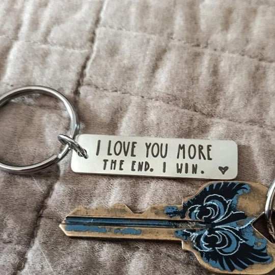 Lieve & Grappige Sleutelhanger "I love you more"